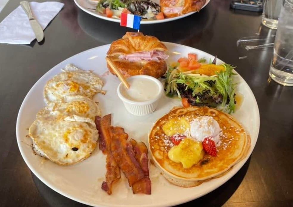 Fresh Margherita pizza